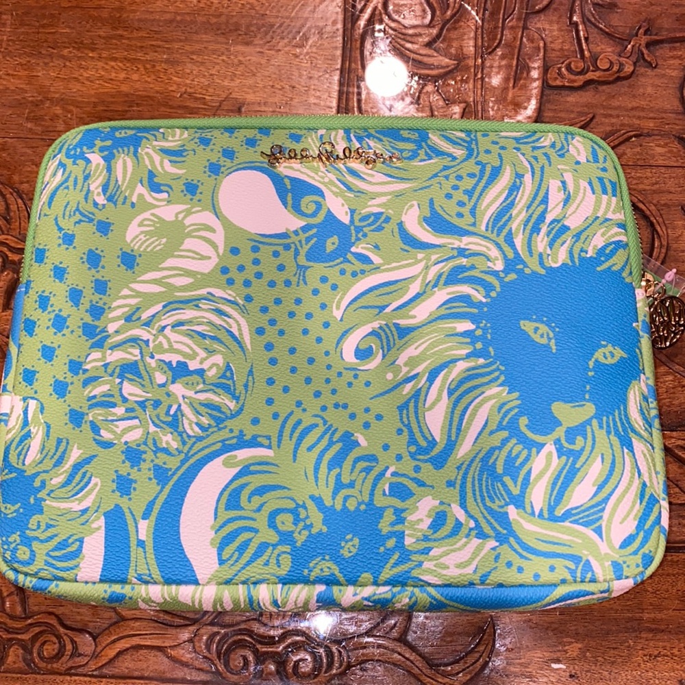 Lilly Pulitzer Tech Clutch NWT